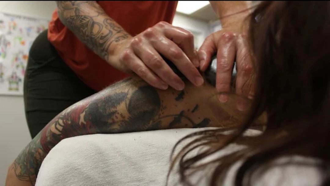 Therapeutic massage treatment at Healica